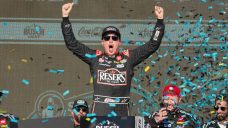 Bell holds off Hamlin at Phoenix to win third straight NASCAR Cup Series race