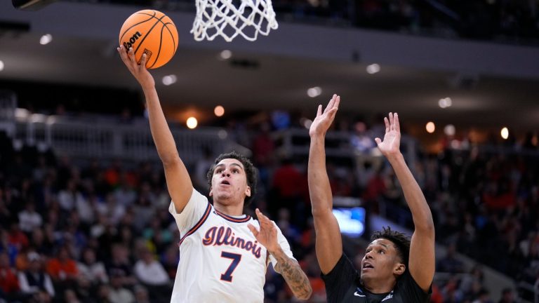 Illinois forward Will Riley (7) scores against Xavier guard Dailyn Swain (3) during the first half in the first round of the NCAA college basketball tournament, Friday, March 21, 2025, in Milwaukee. (Kayla Wolf/AP Photo)