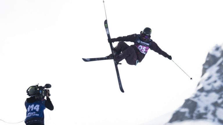 Cassie Sharpe of Canada competes in the Freeski Halfpipe competition at the FIS Snowboard, Freestyle and Freeski World Championships in St. Moritz, Switzerland, Sunday, March 30, 2025. (Mayk Wendt/Keystone via AP)