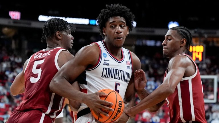 UConn centre Tarris Reed Jr. drives to the basket between Oklahoma forward Mohamed Wague (5) and forward Jalon Moore (14) during the second half in the first round of the NCAA college basketball tournament, Friday, March 21, 2025, in Raleigh, N.C. (Chris Carlson/AP Photo)
