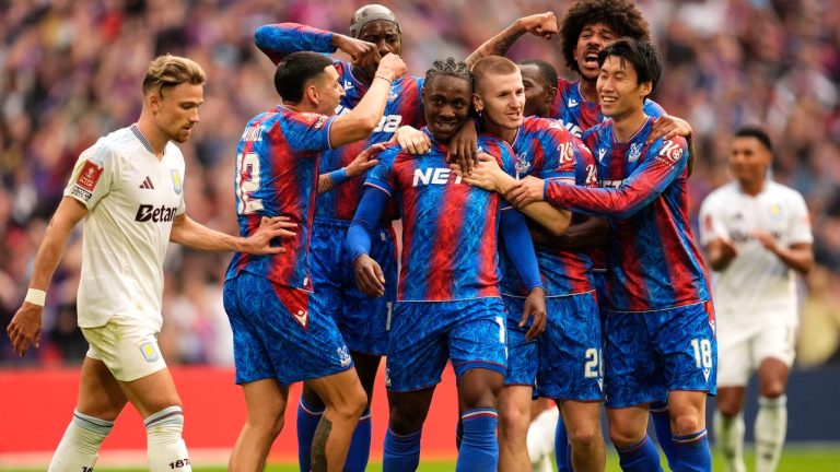 Crystal Palace's Eberechi Eze, center, celebrates with teammates after scoring the opening goal of game during the English FA Cup semifinal soccer match between Crystal Palace and Aston Villa at the Wembley stadium in London, Saturday, April 26, 2025. (Nick Potts/PA via AP)