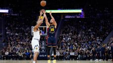 Curry scores 36 points as Warriors beat Nuggets for fifth straight win