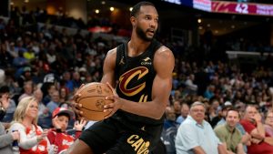 Cleveland Cavaliers forward Evan Mobley (4) handles the ball in the first half of an NBA basketball game against the Memphis Grizzlies Friday, March 14, 2025, in Memphis, Tenn. (AP Photo/Brandon Dill)