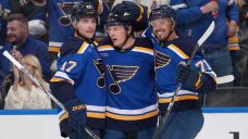 Blues beat Penguins in OT, extend win streak to 11