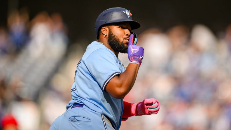 Guerrero Jr.'s contract extension includes big signing bonus