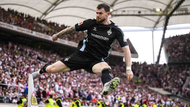 Bremen's Oliver Burke celebrates after scoring his side's second goal during the German Bundesliga soccer match between VfB Stuttgart and Werder Bremen in Stuttgart, Germany, Sunday, April 13, 2025. (Tom Weller/dpa via AP)