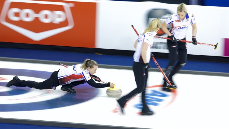 Rachel Homan shoots a stone during the AMJ Players' Championship on April 9, 2025, in Toronto. (Anil Mungal/GSOC)