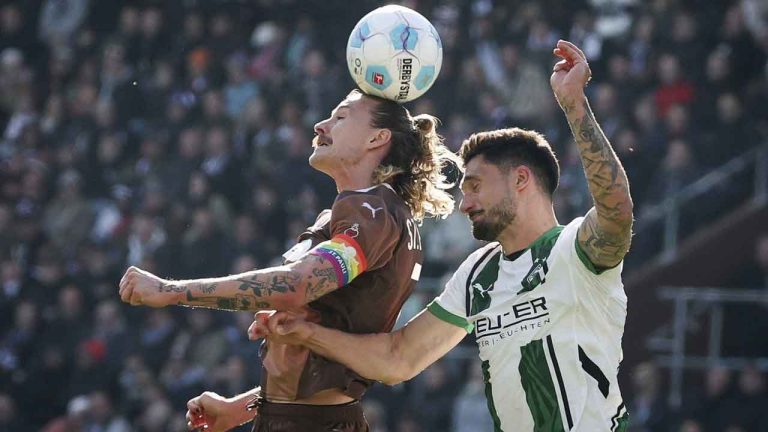 St. Pauli's Jackson Irvine, left, and Mönchengladbach's Tim Kleindienst fight for the ball during the German Bundesliga soccer game between FC St. Pauli and Borussia M'nchengladbach at Millerntor-Stadion. (Christian Charisius/AP)
