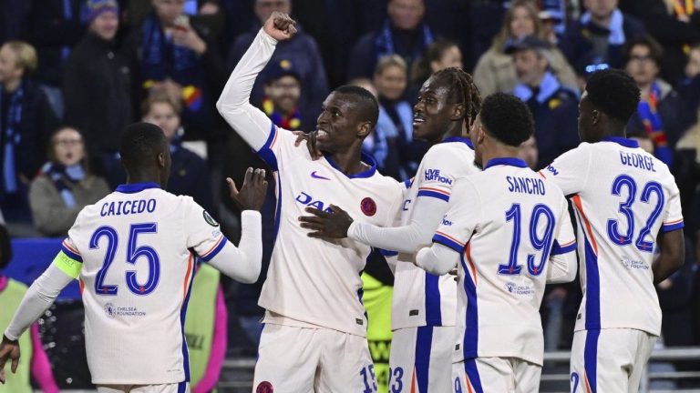 Chelsea's Nicolas Jackson celebrates after scoring his side's fourth goal during the Conference League semi-final first leg soccer match between Djurgardens IF and Chelsea FC in Stockholm, Sweden, Thursday, May 1, 2025. (Jonas Ekstroemer/TT News Agency via AP)