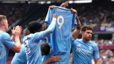 Awoniyi cheered by Forest fans in return from emergency abdominal surgery