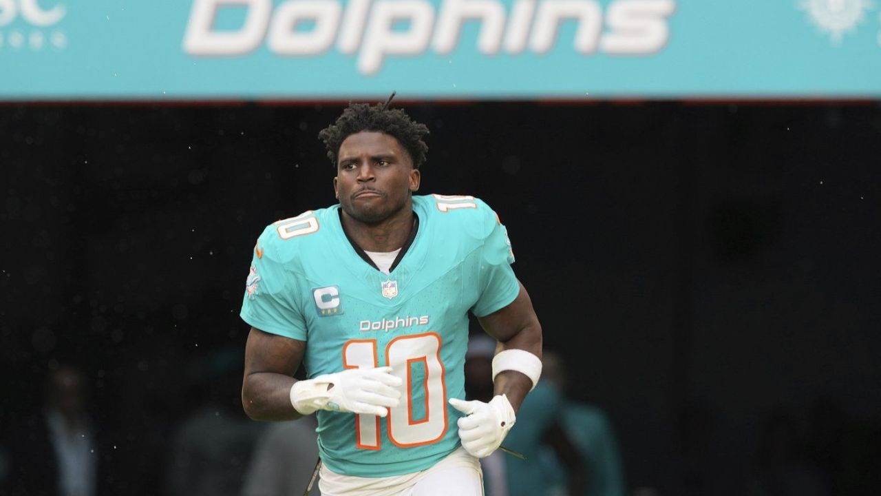 Report: Dolphins not planning on trading WR Tyreek Hill
