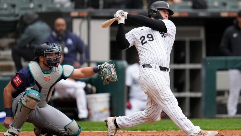 Chicago White Sox's Matt Thaiss (29) hits a single during the fourth inning of a baseball game against the Seattle Mariners, Wednesday, May 21, 2025, in Chicago. (Erin Hooley)