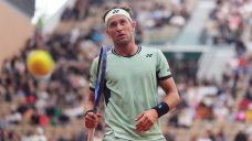 Ruud, Tsitsipas out early at French Open, defending champ Swiatek moves on