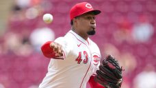 Dodgers acquire RHP Alexis Diaz from Reds for minor-leaguer