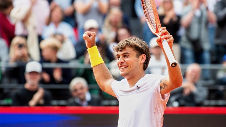 Italy's Flavio Cobolli celebrates after defeating Andrey Rublev in a men's singles final at the Hamburg Tennis Tournament, in Hamburg, Germany, Saturday, May 24 May 2025. (Daniel Bockwoldt/dpa via AP)
