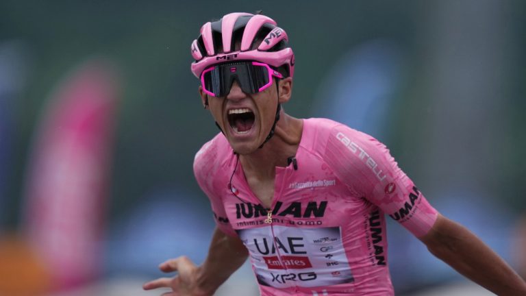 Isaac del Toro of UAE Team Emirates Xrg pink jersey celebrates as he cycles to the finish line to win the stage 17 of the Giro d'Italia from San Michele all'Adige (fondazione Edmund Mach) to Bormio, Italy, Wednesday, May 28, 2025. (Gian Matttia D'Alberto/LaPresse via AP)