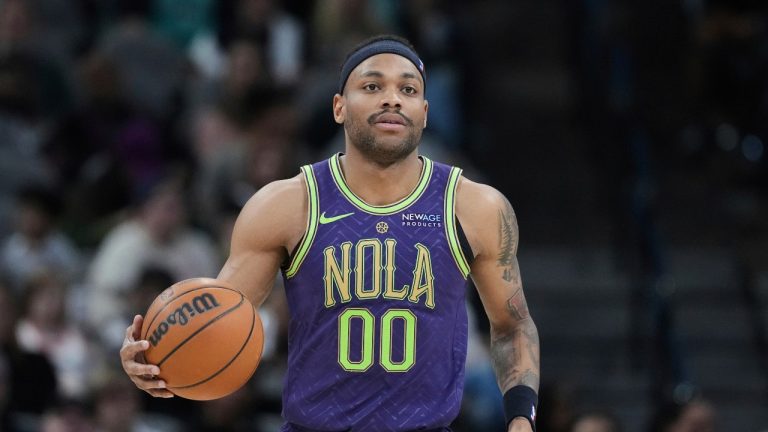 New Orleans Pelicans forward Bruce Brown (00) during the second half of an NBA basketball game against the San Antonio Spurs in San Antonio, Saturday, March 15, 2025. (AP Photo/Eric Gay)