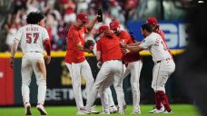MLB Roundup: Lux’s walk-off single gives Reds win in 11th over Yankees