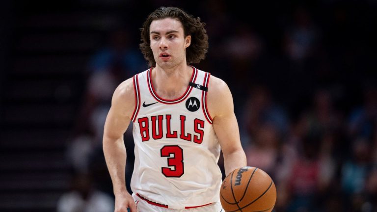 Chicago Bulls guard Josh Giddey (3) brings the ball up court during the first half of an NBA basketball game against the Charlotte Hornets, Sunday, April 6, 2025, in Charlotte, N.C. (Jacob Kupferman/AP)