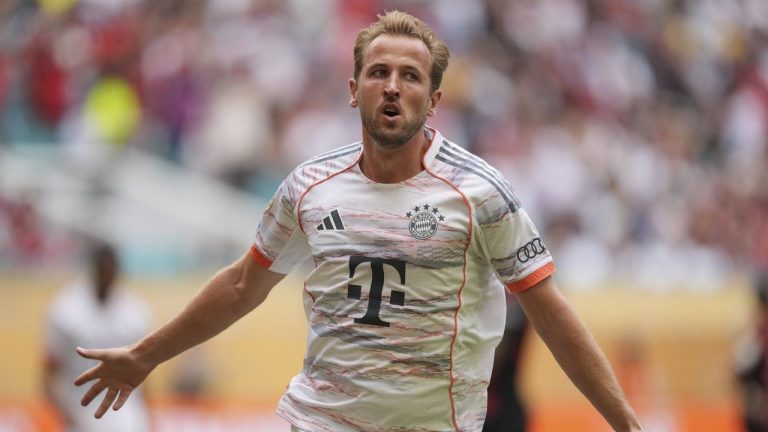 Bayern Munich's Harry Kane celebrates after scoring his side's second goal against Flamengo during the Club World Cup round of 16 match between CR Flamengo and Bayern Munich in Miami Gardens, Fla., Sunday, June 29, 2025. (AP/Rebecca Blackwell)
