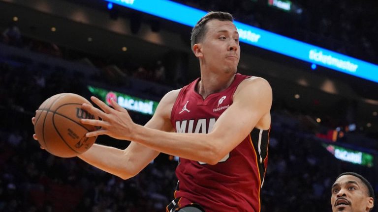 Miami Heat forward Duncan Robinson (55) passes the ball during the first half of an NBA basketball game against the Charlotte Hornets. (Marta Lavandier/AP)