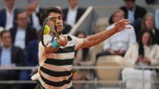 Carlos Alcaraz beats Tommy Paul, returns to French Open semifinals