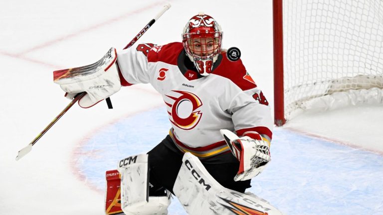 Ottawa Charge goalkeeper Emerance Maschmeyer makes a save during second period PWHL action against Montreal Victoire in Quebec City, Sunday, January 19, 2025. (Jacques Boissinot/CP)