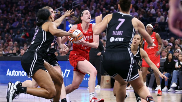 Indiana Fever's Caitlin Clark, center, drives to the basket between Golden State Valkyries players in the second quarter of a WNBA basketball game in San Francisco, Thursday, June 19, 2025. (Scott Strazzante/San Francisco Chronicle via AP)