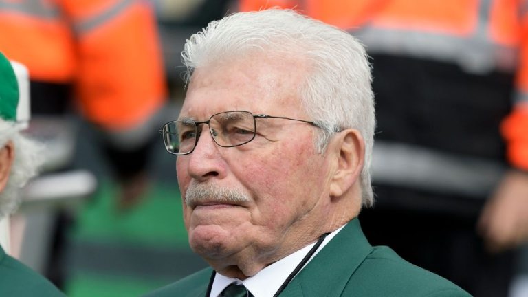 Former New York Jets defensive tackle Gerry Philbin sits on the bench prior to an NFL football game between the New York Jets and the Indianapolis Colts, Sunday, Oct. 14, 2018, in East Rutherford, N.J. (Bill Kostroun/AP)