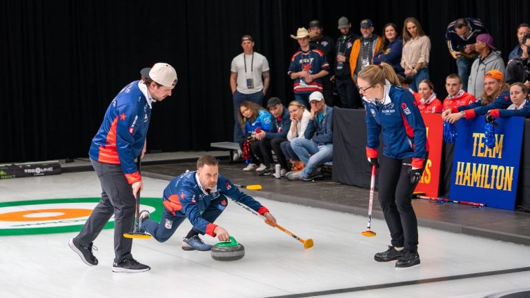 Brad Gushue throws a stone during the 2025 TCG All-Star Game at Tee-Line Nashville. (Jimmy Lynch/TCG)