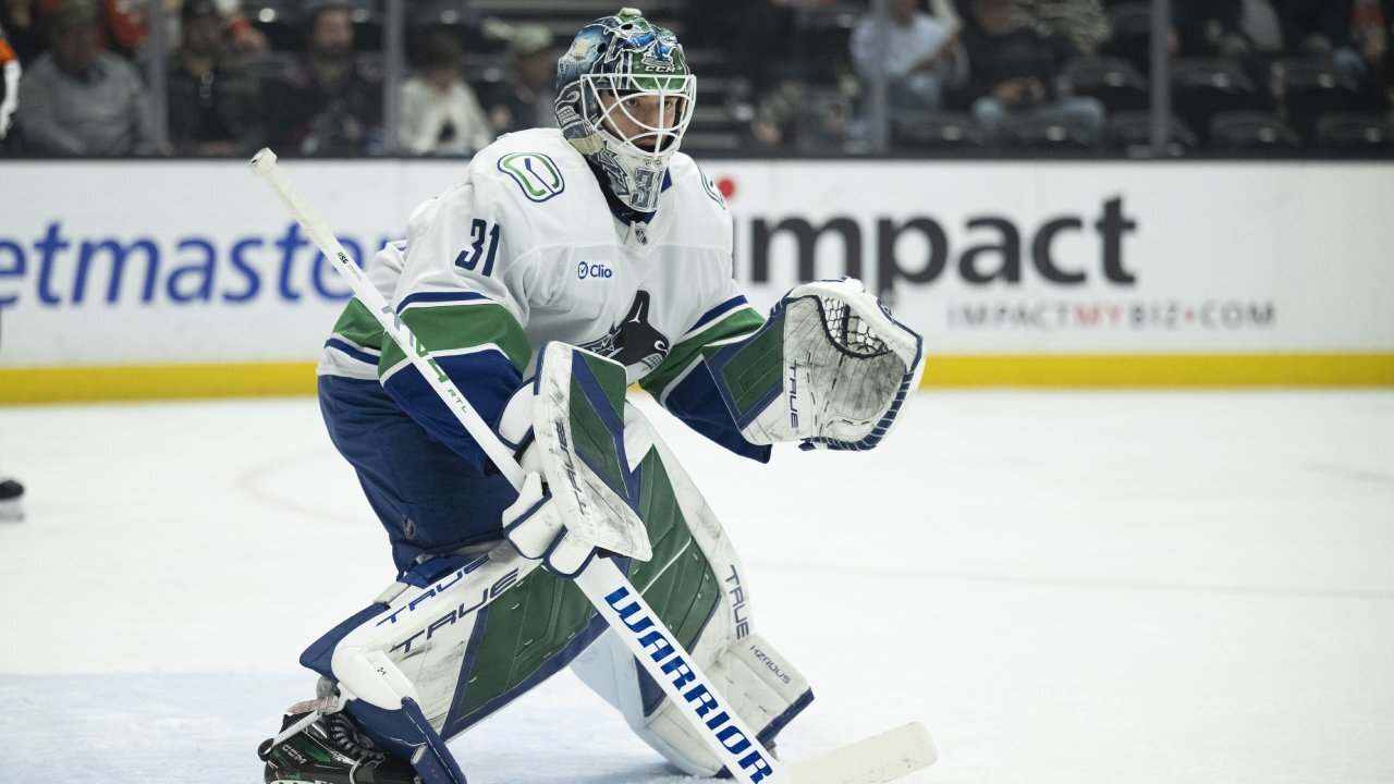 Breaking down Canucks trade of Calder Cup MVP Arturs Silovs to Penguins