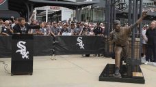 White Sox unveil statue of Mark Buehrle at Rate Field