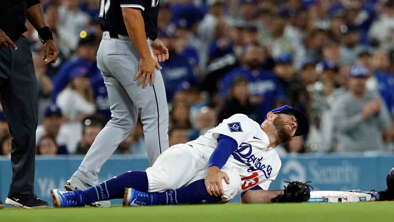 Dodgers place Muncy on IL with bone bruise, recall Ruiz from triple-A -  Sportsnet.ca