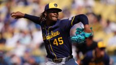 MLB Roundup: Brewers sweep Dodgers, extend win streak to 10 games
