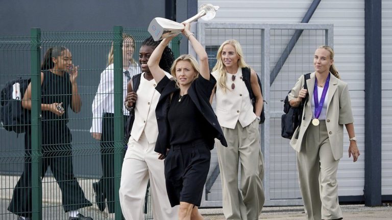 England's Leah Williamson holds the Euro 2025 trophy as she arrives with her team-mates at London Southend Airport in Southend, England, Monday, July 28, 2025, after they won the Women's Euro 2025 final. (Yui Mok/PA via AP)