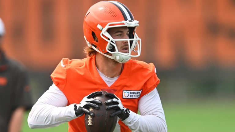 Cleveland Browns quarterback Kenny Pickett works on passing drills at NFL minicamp in Berea, Ohio, Thursday, June 12, 2025. (AP/David Richard)