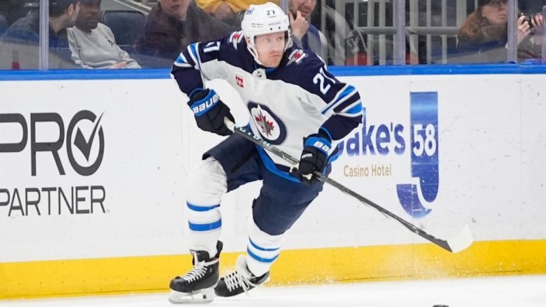 Winnipeg Jets' Dominic Toninato (21) during the first period of an NHL hockey game against the New York Islanders Saturday, March 23, 2024, in Elmont, N.Y. (Frank Franklin II/AP)