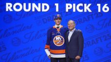 Islanders sign forward Victor Eklund to three-year, entry-level contract