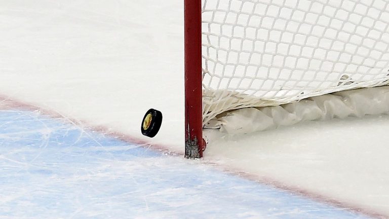 The puck hits the post with Canada's goalie pulled in the last minutes of the game against United States during third period women's hockey final action at the 2014 Sochi Winter Olympics in Sochi, Russia on Thursday, February 20, 2014. Canada came back to win the gold medal. (Nathan Denette/CP)