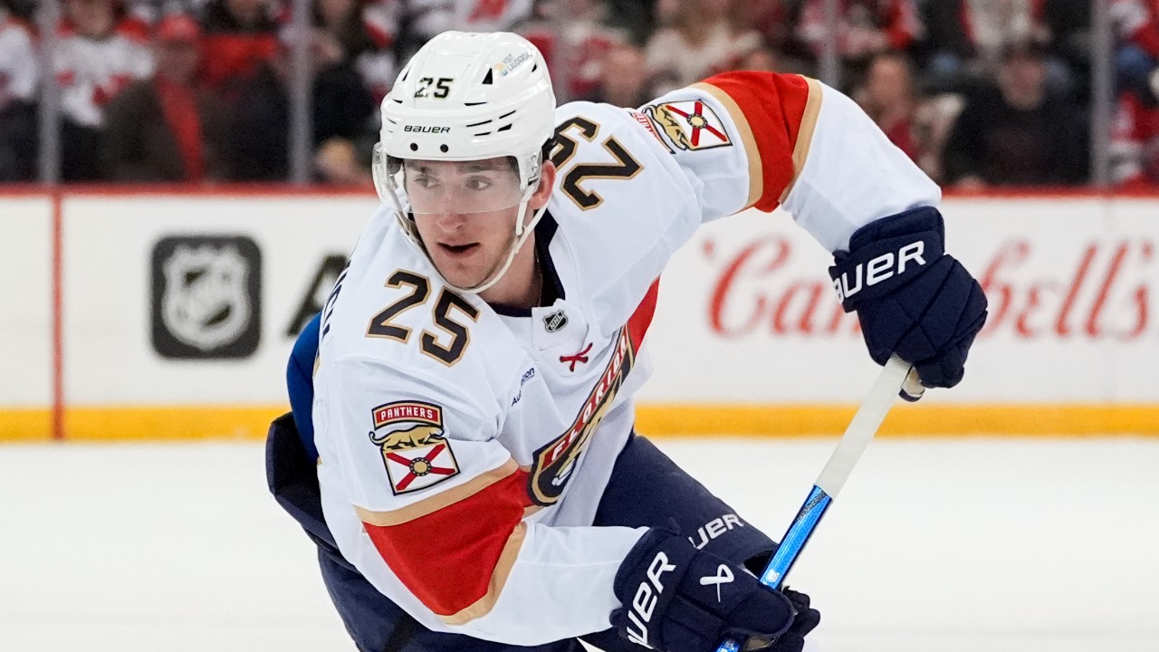 Panthers re-sign forward Mackie Samoskevich to one-year contract
