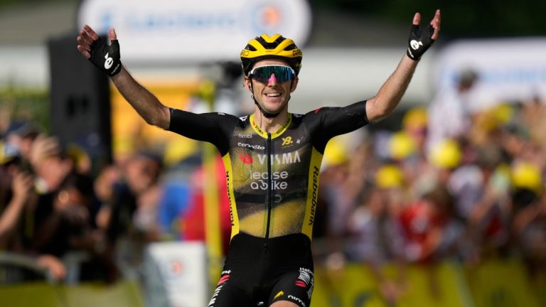 Britain's Simon Yates crosses the finish line to win the the tenth stage of the Tour de France cycling race over 165.3 kilometers (102.7 miles) with start in Ennezat and finish in Le Mont-Dore Puy de Sancy, France, Monday, July 14, 2025. (Mosa'ab Elshamy/AP)