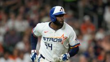 Astros’ Alvarez has recovery setback from broken hand, to see specialist