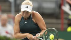Tauson upsets No. 2 seed Swiatek to reach NBO quarterfinals