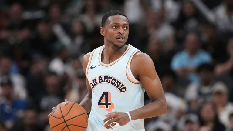 San Antonio Spurs guard De'Aaron Fox (4) during the second half of an NBA basketball game against the Dallas Mavericks in San Antonio, Wednesday, March 12, 2025. (Eric Gay/AP)