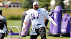 AP Source: Jets trade for veteran nose tackle Harrison Phillips from Vikings