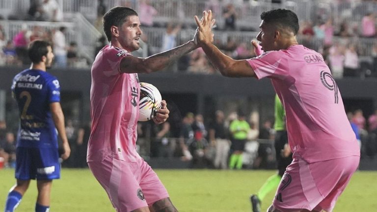 Inter Miami midfielder Rodrigo De Paul celebrates with forward Luis Suárez after scoring a goal during the first half of a Leagues Cup match against Puma UNAM, Wednesday, Aug. 6, 2025, in Fort Lauderdale, Fla. (AP/Lynne Sladky)