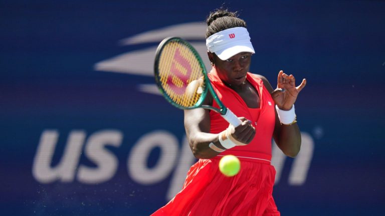 Victoria Mboko, of Canada, returns a shot to Barbora Krejcikova, of the Czech Republic, during the first round of the US Open tennis championships, Monday, Aug. 25, 2025, in New York. (Kirsty Wigglesworth/AP)