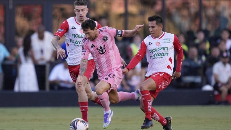 Inter Miami forward Lionel Messi charges through Necaxa forward Raul Sanchez and midfielder Jose Rodriguez during the first half of a Leagues Cup match, Saturday, Aug. 2, 2025, in Fort Lauderdale, Fla. (AP/Rebecca Blackwell)