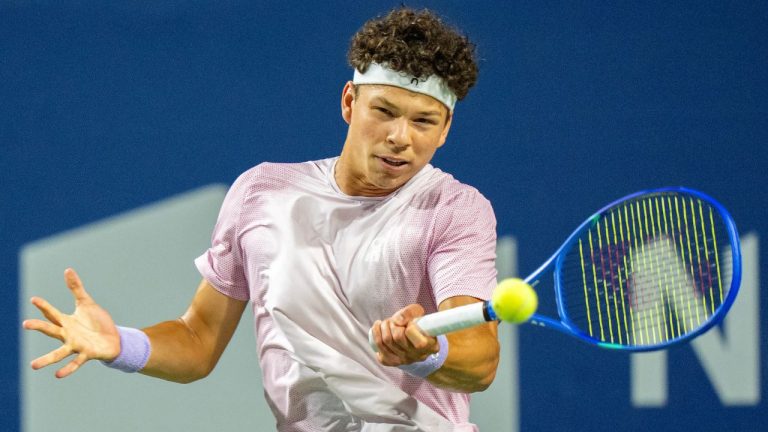 Ben Shelton of the USA hits a forehand to Alex De Minaur of Australia during their quarterfinal match at the National Bank Open in Toronto, Tuesday, Aug. 5, 2025. (Frank Gunn/CP)