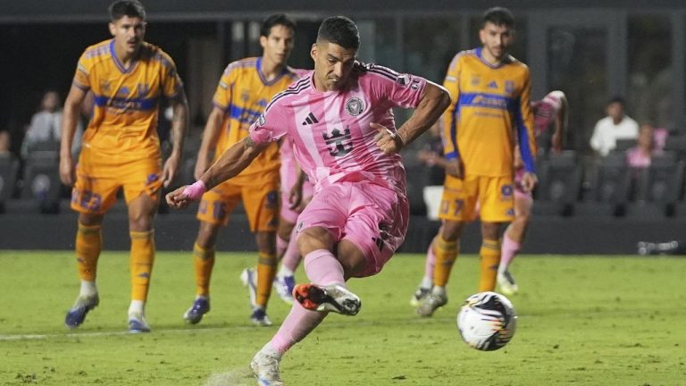 Inter Miami forward Luis Suárez kicks a penalty to score a goal during the second half of a Leagues Cup quarterfinal match against Tigres UANL, Wednesday, Aug. 20, 2025, in Fort Lauderdale, Fla. (AP/Lynne Sladky)